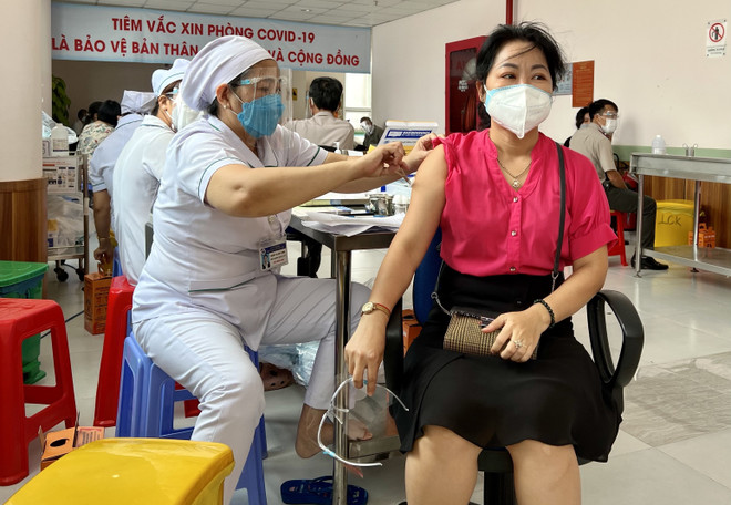An Giang: 'Thần tốc' tiêm vaccine mũi 3 cho người từ 18 tuổi trở lên ảnh 1