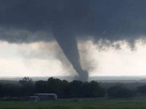 Trung Quốc: Hàng trăm người bị thương do lốc xoáy tại thành phố Vũ Hán ảnh 1