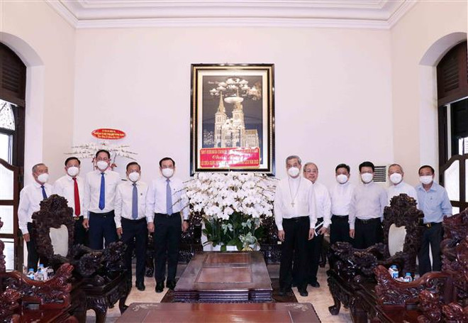 Lãnh đạo TP.HCM chúc mừng đồng bào Công giáo nhân dịp Giáng sinh ảnh 1