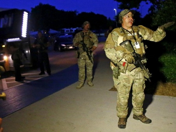 Mỹ: Xả súng nhằm vào triển lãm bài đạo Hồi ở bang Texas ảnh 1