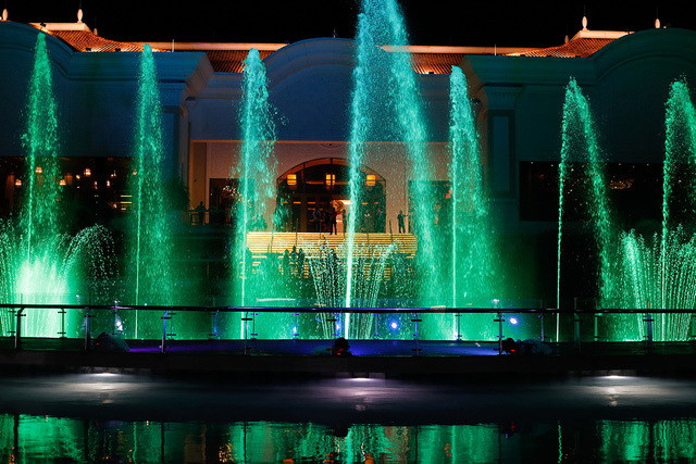 Sơn Tùng M-TP và Phương Vy biểu diễn tại Đài nhạc nước Hồ Tràm ảnh 4