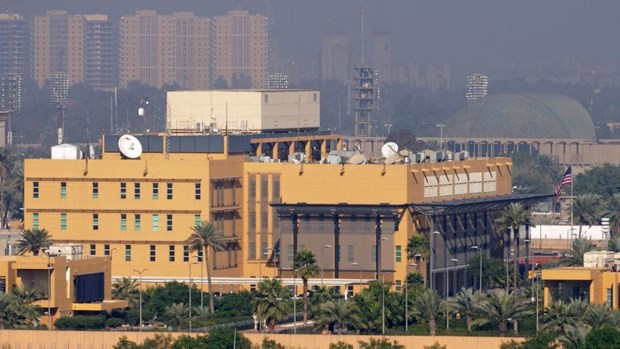 Đại sứ quán Mỹ tại Iraq. (Nguồn: AP) Mỹ cảnh báo đóng cửa đại sứ quán tại Iraq vì lý do an ninh ảnh 1