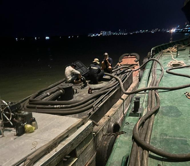 Thành phố Hồ Chí Minh: Bắt đối tượng trộm gần 800 lít dầu D.O ảnh 1