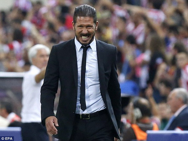 HLV Diego Simeone nhận án treo kỷ lục vì... vỗ đầu trọng tài ảnh 1