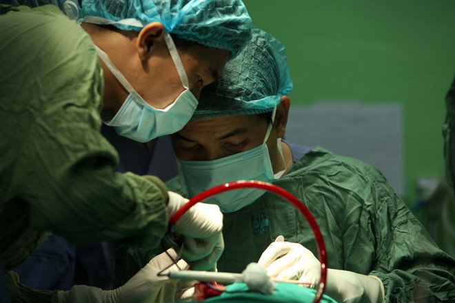 TP.HCM: Phẫu thuật nâng lõm ngực thành công cho bé trai 11 tuổi ảnh 1