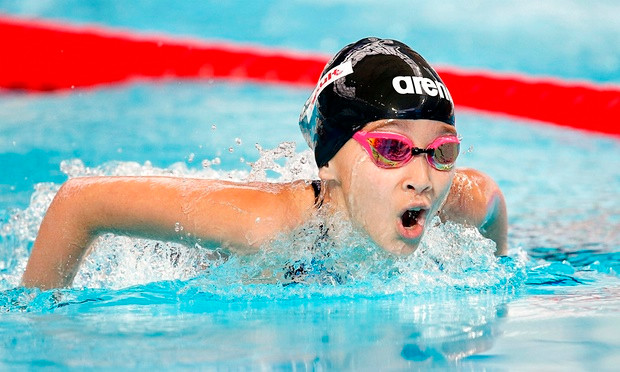 Cô bé người Bahrain đi vào lịch sử bơi lội vô địch thế giới ảnh 1