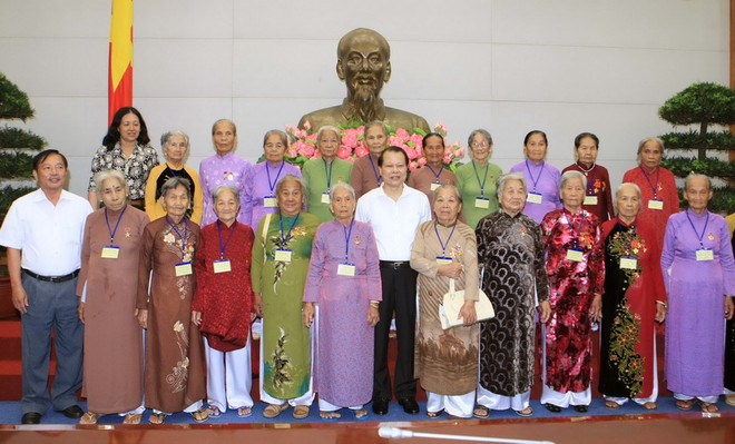 Phó Thủ tướng tiếp Đoàn đại biểu người có công với cách mạng ảnh 1