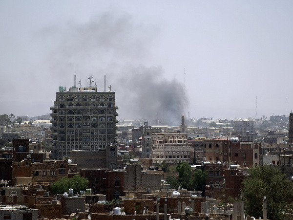 Phiến quân Houthi đồng ý đối thoại nếu liên quân ngừng không kích ảnh 1