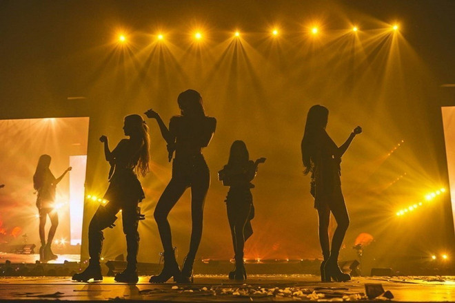 Phụ nữ Hàn Quốc và áp lực về một thân hình mảnh mai. (Ảnh: Yonhap/TTXVN) ttxvn_black pink.jpg