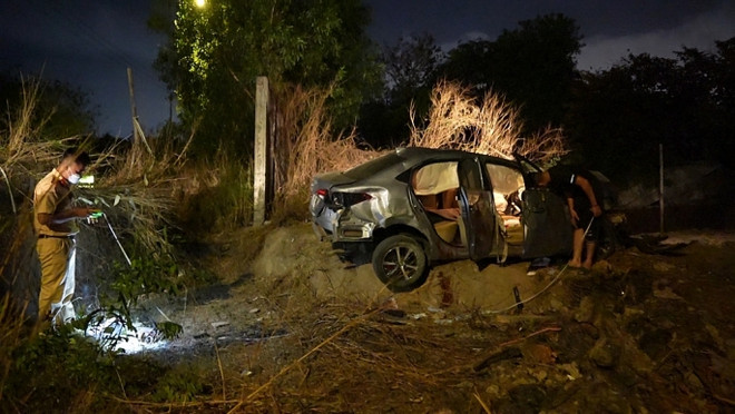 Bà Rịa-Vũng Tàu: Ôtô con lao xuống hố sâu, 3 người tử vong ảnh 1