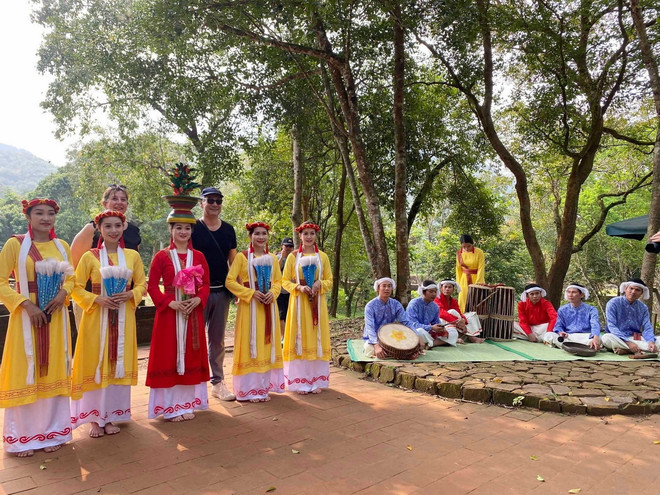 Các tiết mục nghệ thuật dân gian truyền thống Chăm luôn thu hút khách du lịch đến Mỹ Sơn. (Ảnh: Đoàn Hữu Trung/TTXVN) du lich quang nam.jpg