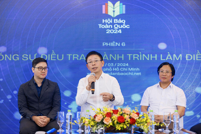 Nhà báo Phùng Công Sưởng - Phó Tổng Biên tập Báo Tiền Phong chia sẻ. (Ảnh: CTV/Vietnam+) nha bao phung xuong.jpg