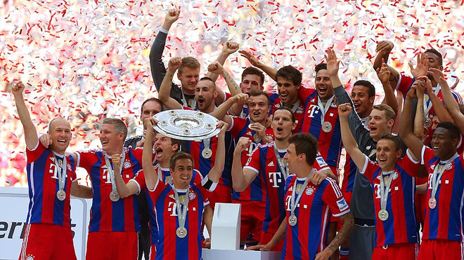 Bayern Munich tắm bia trong ngày Bundesliga hạ màn ảnh 4