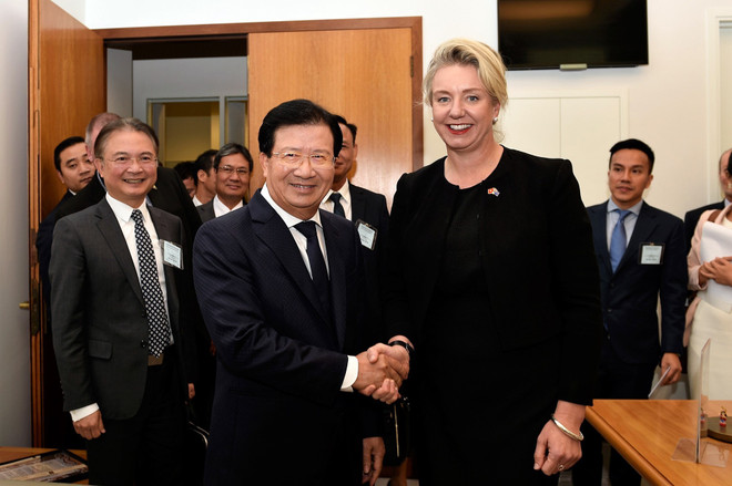 Phó Thủ tướng Trịnh Đình Dũng tiếp Bộ trưởng Nông nghiệp Australia Bridget McKenzie. (Ảnh: TTXVN phát) Việt Nam và Australia nhất trí đẩy mạnh quan hệ hợp tác ảnh 2