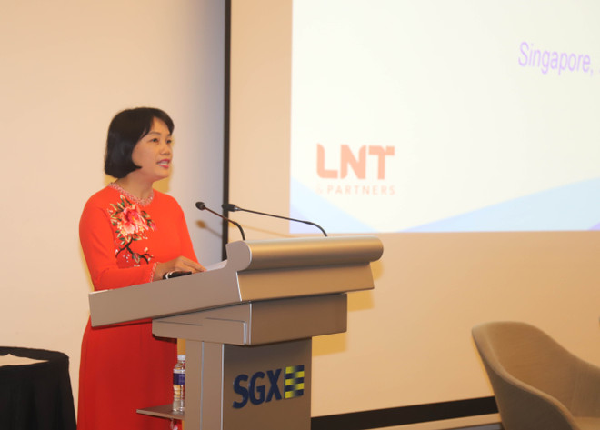 Đại sứ Việt Nam tại Singapore Tào Thị Thanh Hương phát biểu tại Diễn đàn. (Ảnh: Xuân Vịnh/TTXVN) Thúc đẩy kết nối các doanh nghiệp Việt Nam với các đối tác Singapore ảnh 1