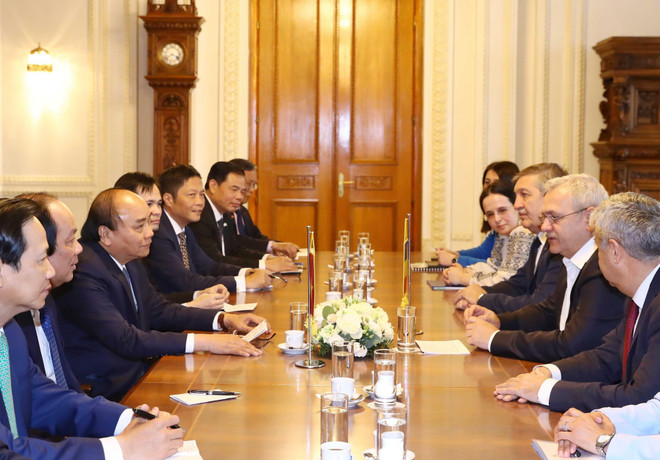 Thủ tướng Nguyễn Xuân Phúc hội kiến Chủ tịch Hạ viện Romania ảnh 1