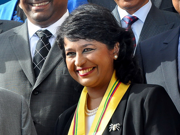 Nữ nguyên thủ duy nhất tại châu Phi từ chức do bê bối tài chính ảnh 1