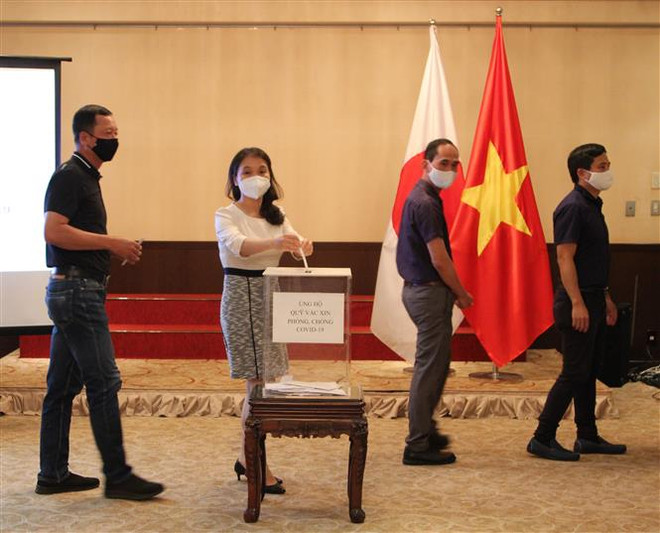 Tặng bằng khen cho kiều bào có thành tích xuất sắc trong chống dịch ảnh 1