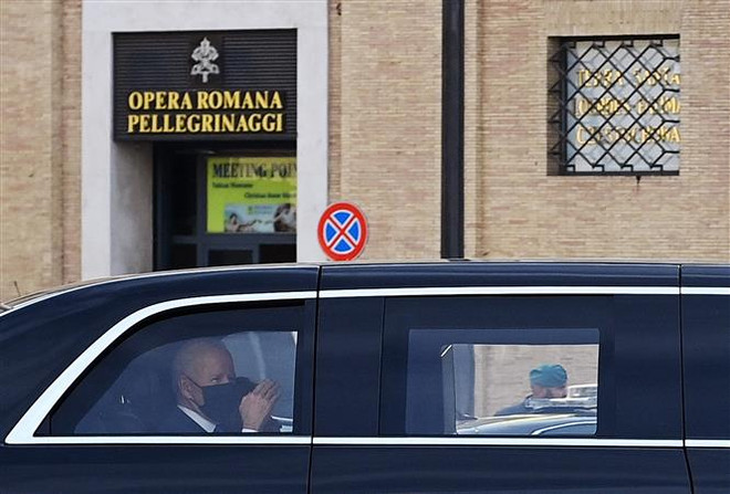 Tổng thống Mỹ có cuộc hội kiến dài bất thường với Giáo hoàng Francis ảnh 1