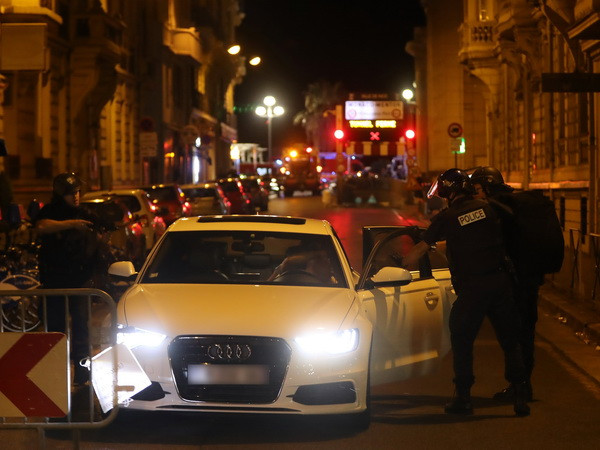 Pháp gia hạn tình trạng khẩn cấp sau vụ tấn công đẫm máu ảnh 1