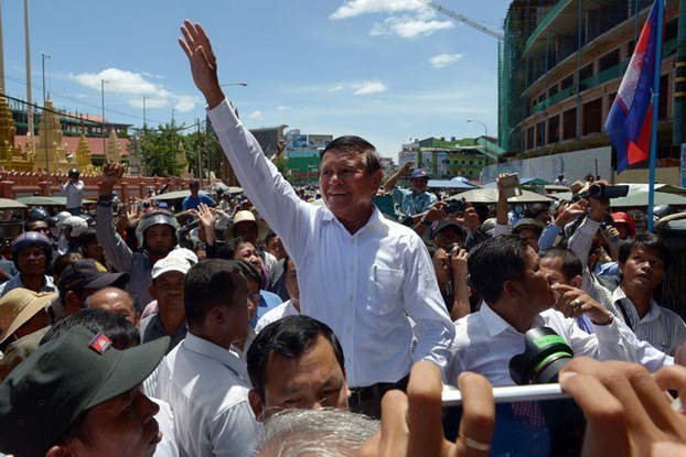 Campuchia: Yêu cầu QH tước quyền miễn truy tố của 2 nghị sỹ CNRP ảnh 1