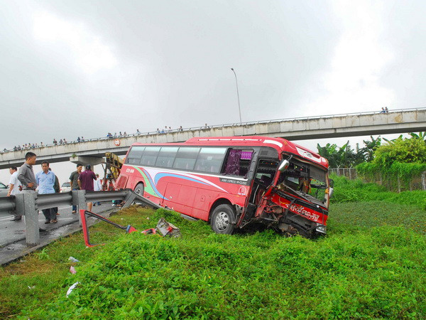Khởi tố tài xế gây tai nạn liên hoàn trên cao tốc TP.HCM-Trung Lương ảnh 1
