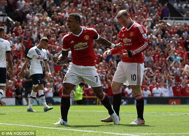 M.U hạ Tottenham trong ngày khai mạc nhờ bàn đá phản lưới ảnh 1
