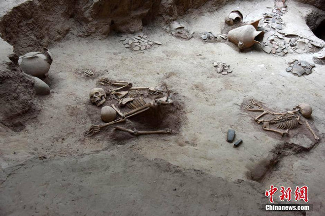 Hài cốt mẹ bảo vệ con ở trận động đất kinh hoàng gây xúc động ảnh 4