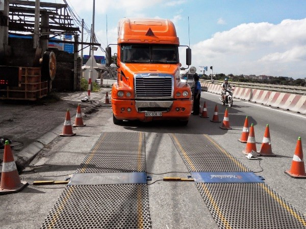 Xe chở hàng quá tải lại ‘lộng hành’ ở nhiều tuyến đường Quốc lộ ảnh 1