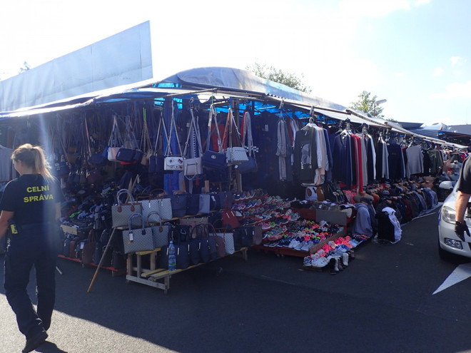 CH Séc: Cháy chợ của người Việt ở Cheb gần biên giới với Đức ảnh 1