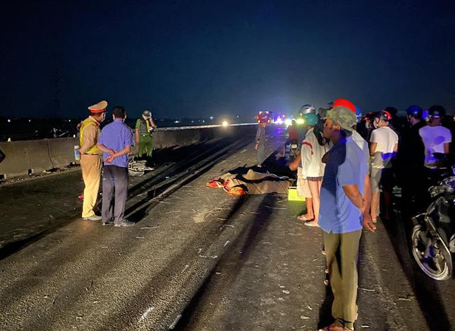 Tai nạn nghiêm trọng trên quốc lộ 1A làm hai người tử vong ảnh 1