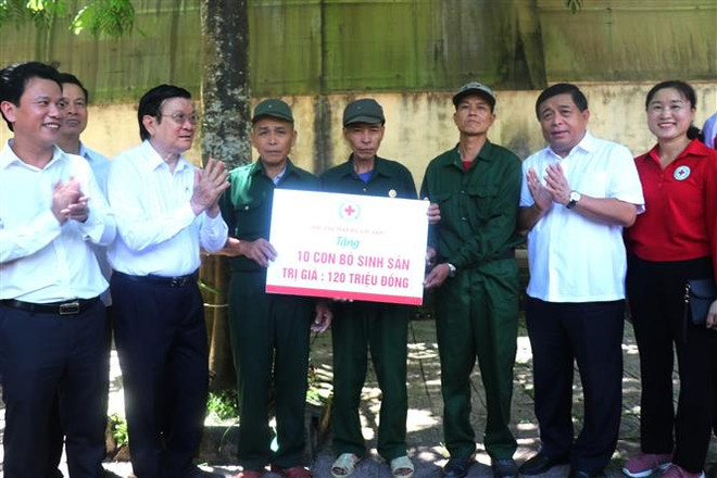 Nguyên lãnh đạo Nhà nước tặng quà đối tượng chính sách ở Hà Giang ảnh 2