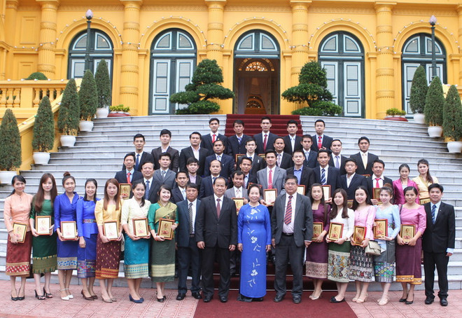 Phó Chủ tịch nước Nguyễn Thị Doan tiếp Đoàn lưu học sinh Lào ảnh 2