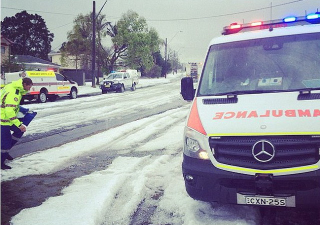 Bão lớn hoành hành tại Australia, gây ra mưa đá nghiêm trọng ảnh 1