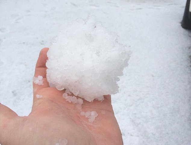 Bão lớn hoành hành tại Australia, gây ra mưa đá nghiêm trọng ảnh 2