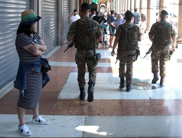 Mối đe dọa lớn chưa từng có từ các phần tử cực đoan lợi dụng Internet ảnh 1