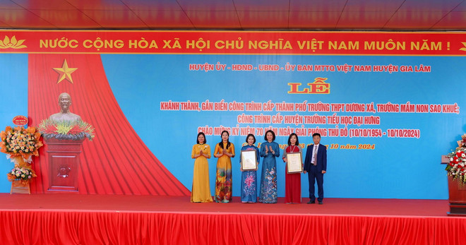 ttxvn huyen_gia_lam_gan_bien_cong_trinh_truong_hoc_chao_mung_ky_niem_70_nam_ngay_giai_phong_thu_do_resize.jpg