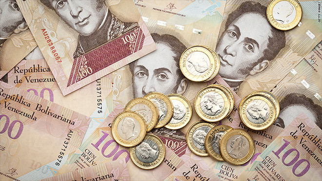 Ảnh minh họa. (Nguồn: money.cnn.com) Thu hồi tiền 100 bolivar, Venezuela sẽ phát hành đồng nội tệ "khủng" ảnh 1