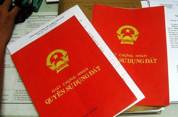 Ảnh minh họa. Khởi tố, bắt tạm giam kẻ làm giả sổ đỏ để lừa đảo ở Tuyên Quang ảnh 1