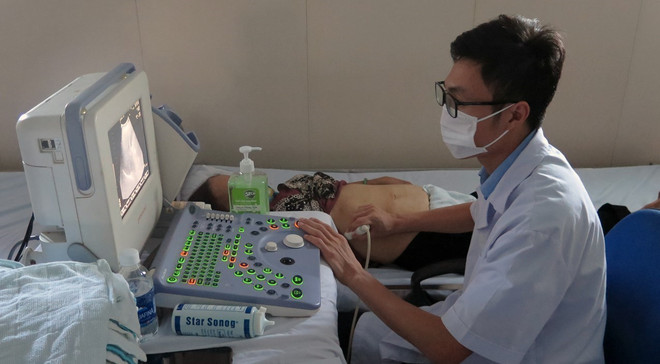 Tàu bệnh viện di động của Hải quân khám miễn phí cho người dân Phú Yên ảnh 1