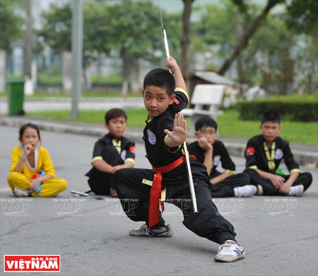 Uy Long môn, sức mạnh đến từ những vật dụng đơn giản ảnh 7