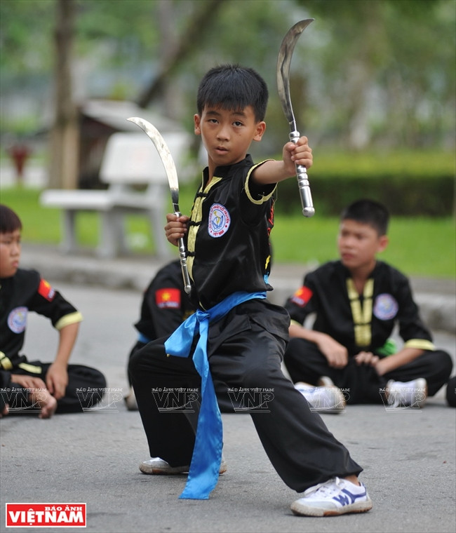 Uy Long môn, sức mạnh đến từ những vật dụng đơn giản ảnh 9