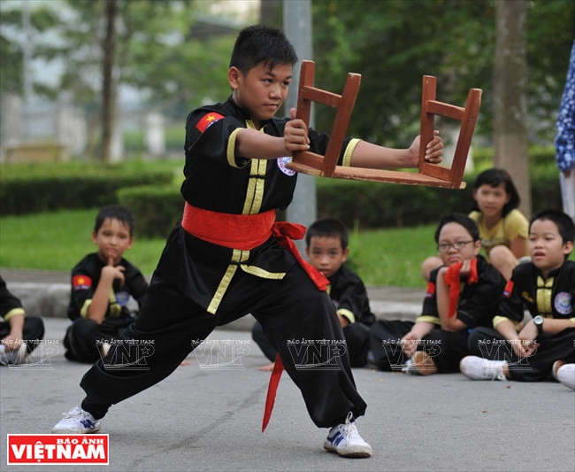 Uy Long môn, sức mạnh đến từ những vật dụng đơn giản ảnh 6