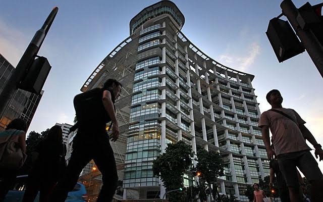 Tránh khói bụi, người dân Singapore ra nước ngoài nghỉ lễ ảnh 1