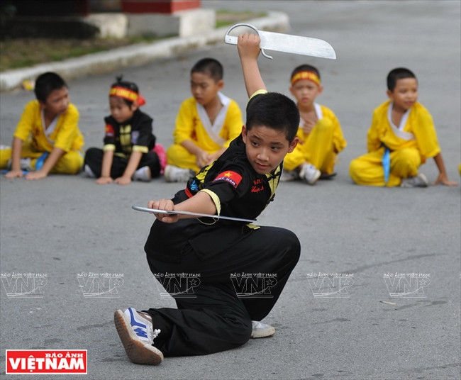 Uy Long môn, sức mạnh đến từ những vật dụng đơn giản ảnh 4