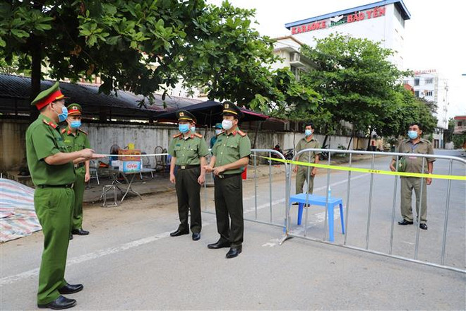 Cảnh cáo Giám đốc Trung tâm Y tế Yên Bái vì vi phạm phòng chống dịch ảnh 1