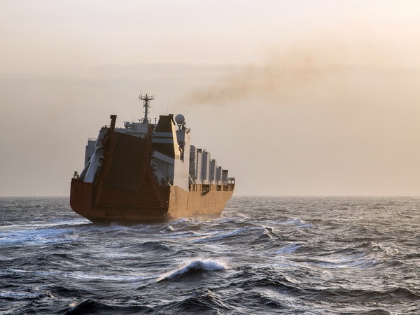 Nga, Trung Quốc bảo vệ tàu chở vũ khí hóa học rời khỏi Syria ảnh 1