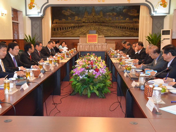 Thường trực Ban Bí thư thăm chính thức Vương quốc Campuchia ảnh 1