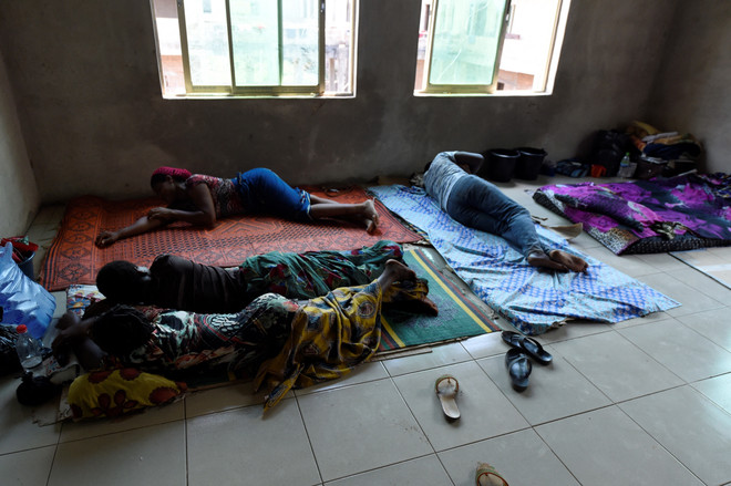 Bệnh nhân mắc sốt Lassa được điều trị tại bệnh viện ở Irrua, bang Edo, Nigeria. (Ảnh: AFP/TTXVN) Nigeria: 142 người tử vong do sốt virus Lassa kể từ đầu năm ảnh 1