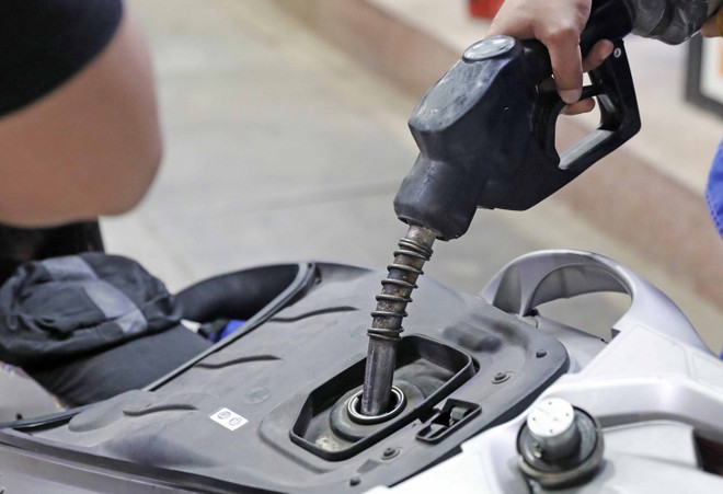 Tước giấy phép kinh doanh xuất nhập khẩu của 5 doanh nghiệp xăng dầu ảnh 1